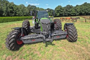 Un Fendt 728 Vario fue reformado por el concesionario OC-Group, de Países Bajos. El secreto para que no se doblen los ejes al cargar. Mirá el video.