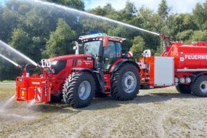 Forma parte de un kit armado con una cisterna por los bomberos voluntarios de Wiesmoor (Alemania) y la empresa Rebo. Mirá el video.