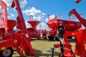 Concretará la presentación exclusiva de un equipo fabricado por la empresa para responder a las exigencias del mercado norteamericano. También llevará un paquete de innovaciones.
