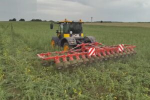 Es la alternativa que se está usando en Europa para trabajar en cultivos establecidos como la soja. Mirá el video.