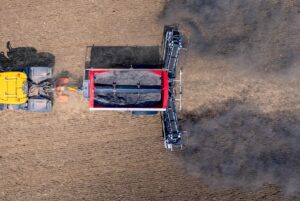 En el mundo ya se superan los 52 metros para fertilizantes granulados, con un dispositivo plegable para discos gemelos.