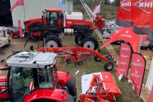 Llevará los equipos incorporados en Argentina para pulverización, fertilización y para distintas etapas de trabajo con forrajes. Y también exhibirá novedades en preparación de suelos.
