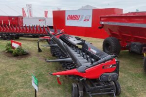 Además del nuevo logo, presentará una tolva autodescargable e innovaciones en pulverización y fertilización. Y estarán los tractores Traxor.