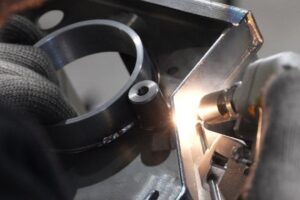 Incorporó un sistema de soldadura láser que brinda mejor terminación de los equipos, incrementa la calidad y optimiza la estética.