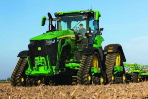 The company introduces a new generation of 8R and 8RX tractors, featuring up to 540 HP rated power and positioning the lineup among the most powerful standard-frame tractors globally.