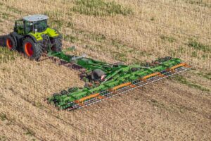 Es una solución combinada de cuchilla de corte, disco de corte y peines, para laboreo de suelo superficial, procesamiento de rastrojo y control de malezas.