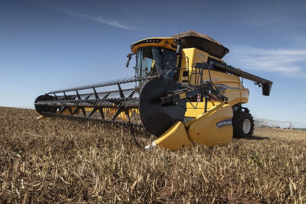 Presenta en el mercado argentino los modelos CR6 (387 CV) y CR7 (442 CV), equipados con doble rotor, más tecnología y mayor comodidad para el operador