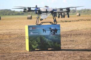 Presentó el modelo que opera con mismo radar que los robots agrícolas. Puede pulverizar, sembrar y fertilizar. Además, copia los desniveles del terreno.