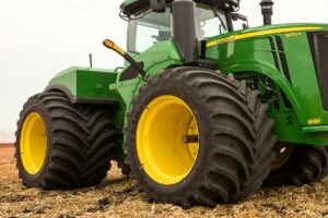 The new tire incorporates Low Sidewall (LSW) technology to improve flotation, reduce soil compaction, and maintain traction in high-power farming operations. It has recently been approved for use in Europe and is expanding into the Americas.