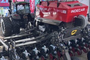 Vendió ocho máquinas, tres de ellas comercializadas junto a los tractores Bull. También se destacó la nueva sembradora para maní.