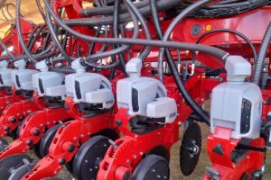 La sembradora permite incorporar, opcionalmente, el dosificador Selenium Electric de J. Assy. También suma sensores inalámbricos para monitoreo de fertilizante.