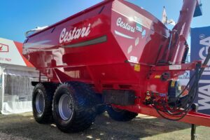 Es el dispositivo Tandem, utilizado en las máquinas que exporta a Europa. Combina marcha estable con seguimiento superior en giros. Es para tolvas de hasta 30 toneladas.