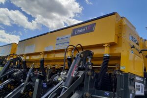 Consiste en una especie de compartimento, adosado a lo largo de las tolvas principales de la Línea 7 para granos finos.