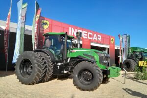 La empresa acelera la llegada de nuevas unidades y habilita pedidos con configuración a medida, alineado con estándares internacionales.