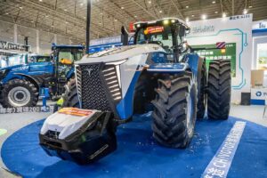 The ChiVotor prototype, developed by AIForceTech, integrates a dual-fuel hydrogen and methane engine with CVT transmission and automation features. The company estimates fuel cost savings of nearly 50%.