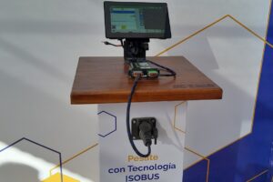 Incorporó una balanza que le permite a la pantalla del tractor establecer compatibilidad con diferentes tipos de máquinas que deba tirar.