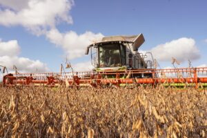 U.S. self-propelled combine sales totaled 428 units in April 2026, up 3.4% year-over-year, according to the Association of Equipment Manufacturers. The increase contrasts with the broader slowdown in the tractor market, signaling more stable demand in the high-value harvesting segment.