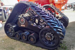 A través de una alianza comercial, incorpora productos para tolvas, cosechadoras, tractores y pulverizadoras.