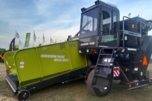 Incorpora rotor de compactación de 3 metros para captar un mayor volumen de material. Y tiene túnel para bolsas de 9 y 10 pies.