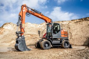 Con la operación, ingresa en el negocio europeo de las máquinas para construcción y amplía sus actividades más allá de los tractores.