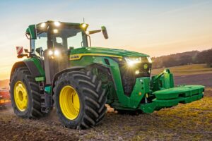 John Deere has extended the modernization of its 8R tractor lineup by updating the lower-horsepower models in the 8R, 8RT and 8RX families. The move follows the upgrade introduced earlier this year for the flagship 440 HP, 490 HP and 540 HP versions.