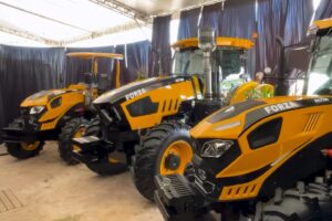 Incluye tres modelos de 90, 110 y 155 HP. Son equipos polifuncionales que trabajan con motores de 4 y 6 cilindros.