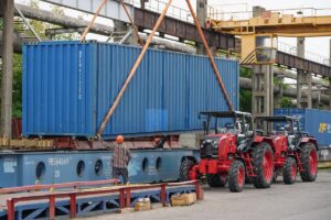 El proyecto forma parte de una nueva estrategia nacional que busca ampliar la mecanización agrícola, reducir la dependencia de equipos importados y desarrollar servicios de maquinaria para los productores.