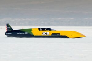 El vehículo experimental utiliza dos motores de combustión de hidrógeno de 800 HP desarrollados a partir de la tecnología que JCB aplica en maquinaria. El próximo objetivo es un récord mundial de velocidad.
