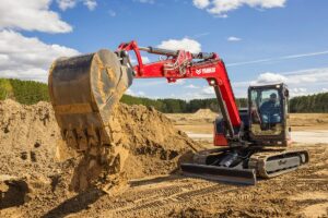 Las compañías japonesas estudian combinar la especialización de Yanmar en equipos compactos con la infraestructura comercial global de Hitachi. El acuerdo forma parte de una estrategia para ampliar las gamas mediante alianzas entre fabricantes.